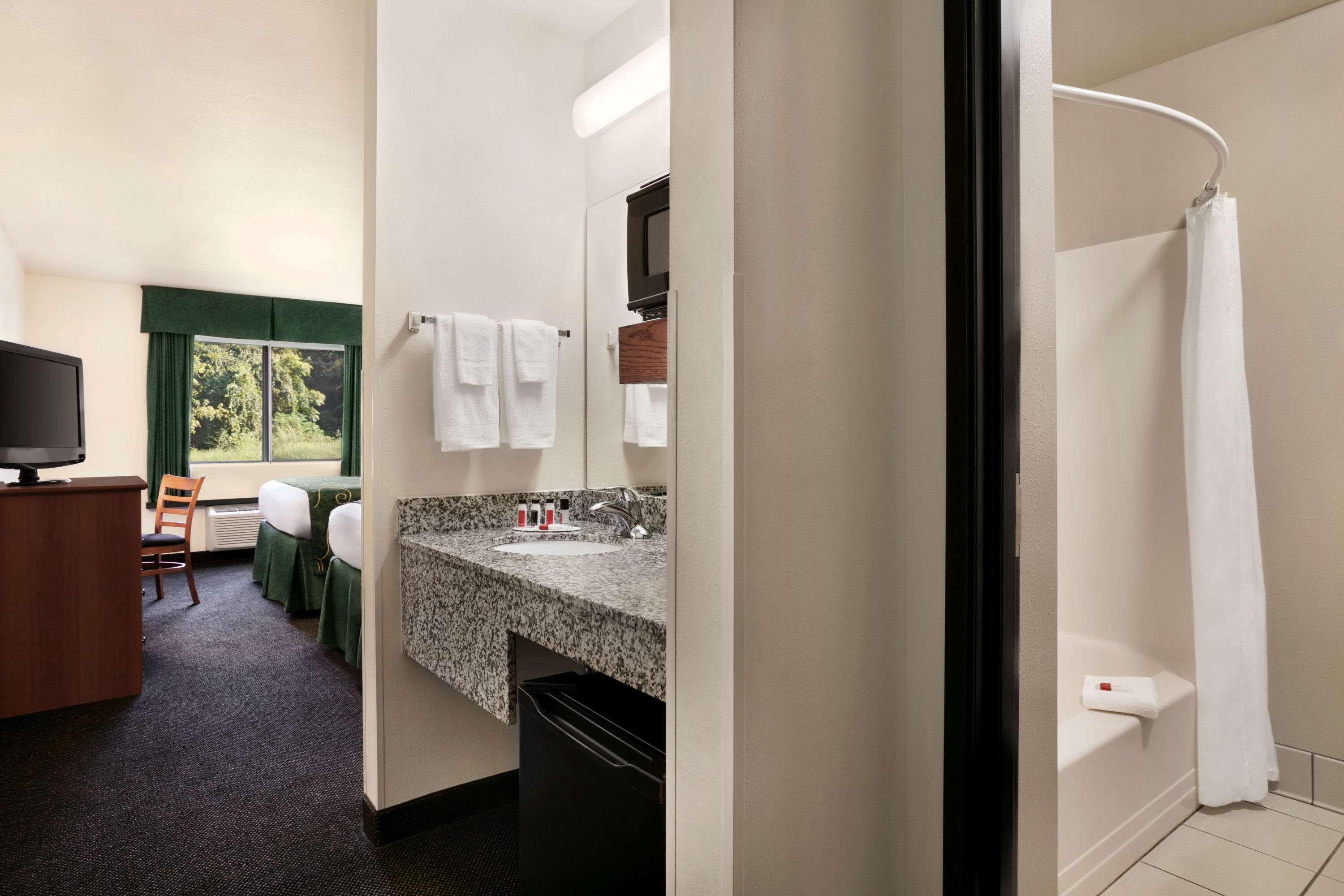 Travelodge By Wyndham Low Moor Near Covington Экстерьер фото